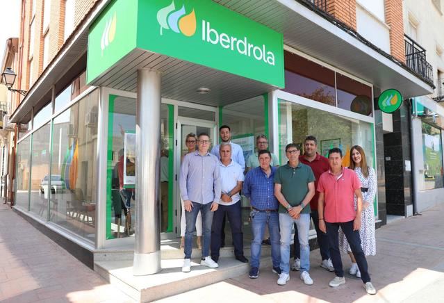 Iberdrola abre un punto de atención a los vecinos en Villacañas