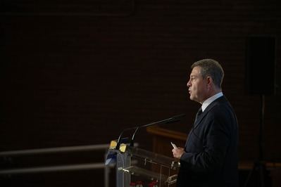 García-Page, tras las palabras de Puente: "No me importan las críticas, me molestan las ofensas, cada uno es fiel a su personaje"