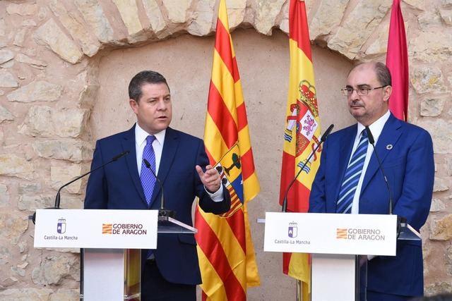 García-Page despide a Javier Lambán, una persona “muy cabal y honesta” que ayudó “a su tierra, a las ideas del PSOE y a España”
