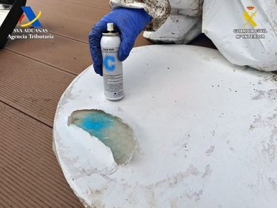 Un detenido por introducir 262 kilos de cocaína oculta en bidones de fruta congelada
