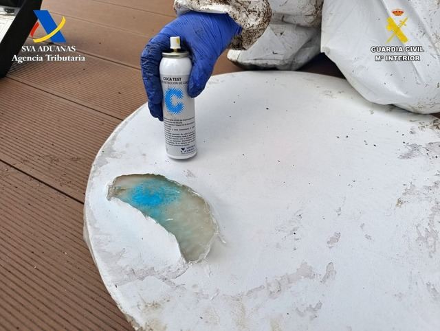 Un detenido por introducir 262 kilos de cocaína oculta en bidones de fruta congelada