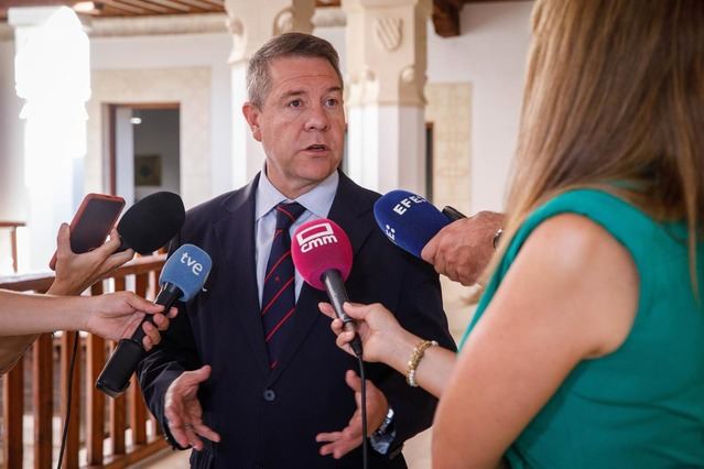 García-Page rechaza traspasar competencias de inmigración a Cataluña 'a cambio de minutos de legislatura'