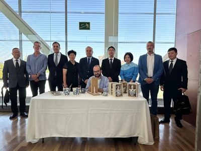 Talavera incentiva la colaboración con China para llegar a acuerdos de exportación de cerámica