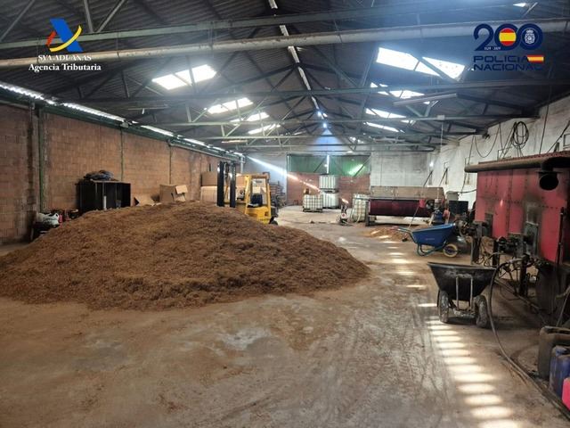 Desmantelan dos fábricas clandestinas de tabaco en Talavera y Mogente