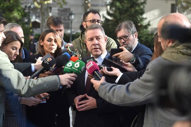 García-Page recuerda a Lambán durante su homenaje en el Senado: 'Coincidíamos en muchos valores y principios'