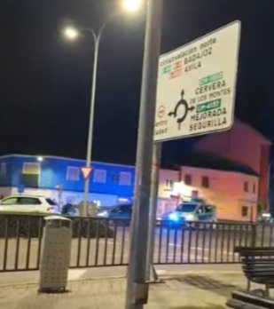 Dos turismos colisionan en una rotonda de Talavera