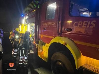 Herido grave un hombre tras inhalar humo en el incendio de una vivienda en Cazalegas