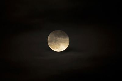¿Dónde se verá mejor la 'Luna del Lobo' que se producirá este sábado?