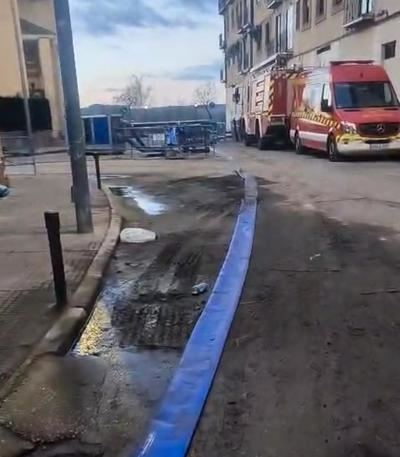 Entretorres vence a la inundación tras horas de intenso achique