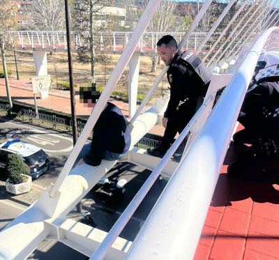 La heroica acción de un policía nacional evitó una desgracia