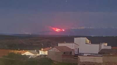 Un incendio forestal calcina unas 200 hectáreas en Losar de la Vera