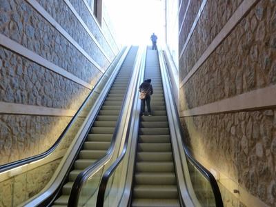 Caída múltiple en las escaleras mecánicas del Miradero: seis heridos han sido trasladados al hospital