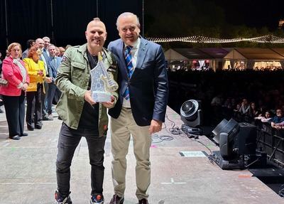 El pregón de Rubén Torrescusa y el concierto de Chanel inauguran las Ferias de San Isidro 2026