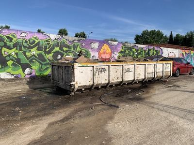 Denuncian malos olores y vertidos de contenedores en la zona deportiva del río