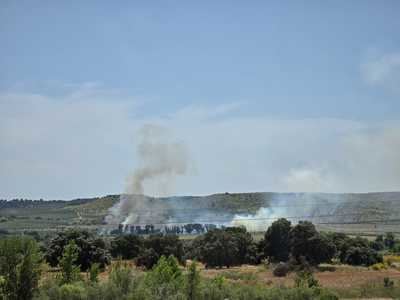 Un incendio de arbolado obliga a desplegar medios aéreos en La Pueblanueva