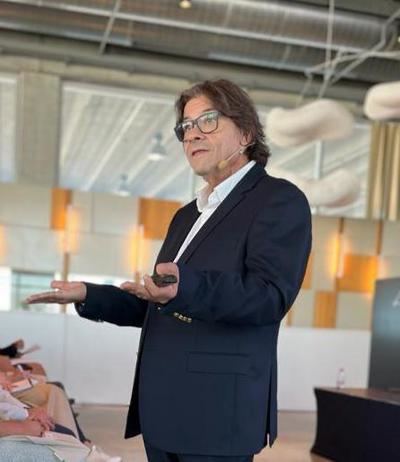 Roberto Aguado presenta en Talavera de la Reina su nuevo libro “La grandeza de lo pequeño”
