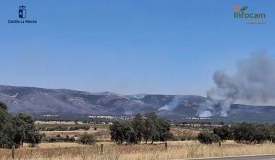 El incendio de Retuerta del Bullaque obliga a confinar Marjaliza por el humo