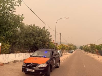 Pelahustán decreta el confinamiento voluntario por el humo y la caída de cenizas del incendio forestal