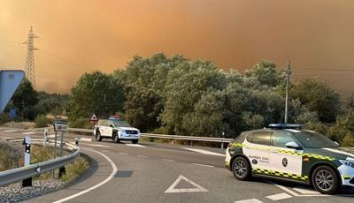La DGT mantiene cortadas 43 carreteras secundarias por los incendios y pide evitar los desplazamientos