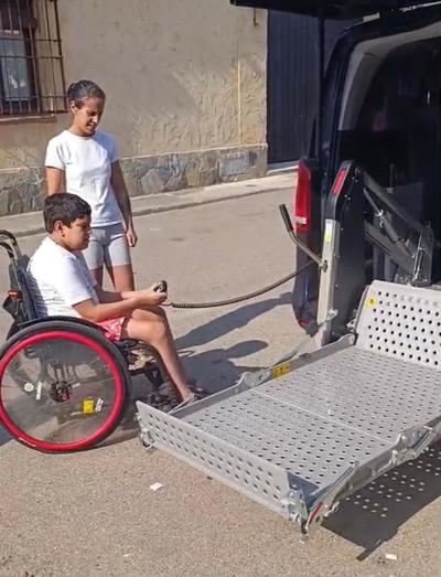 Gonzalo, el niño con Charcot-Marie-Tooth, ya tiene su vehículo adaptado gracias a la solidaridad
