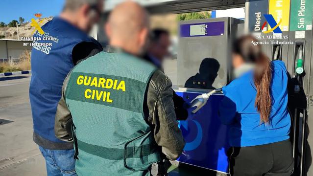 Cae una red que introducía carburante adulterado en gasolineras 'low cost'